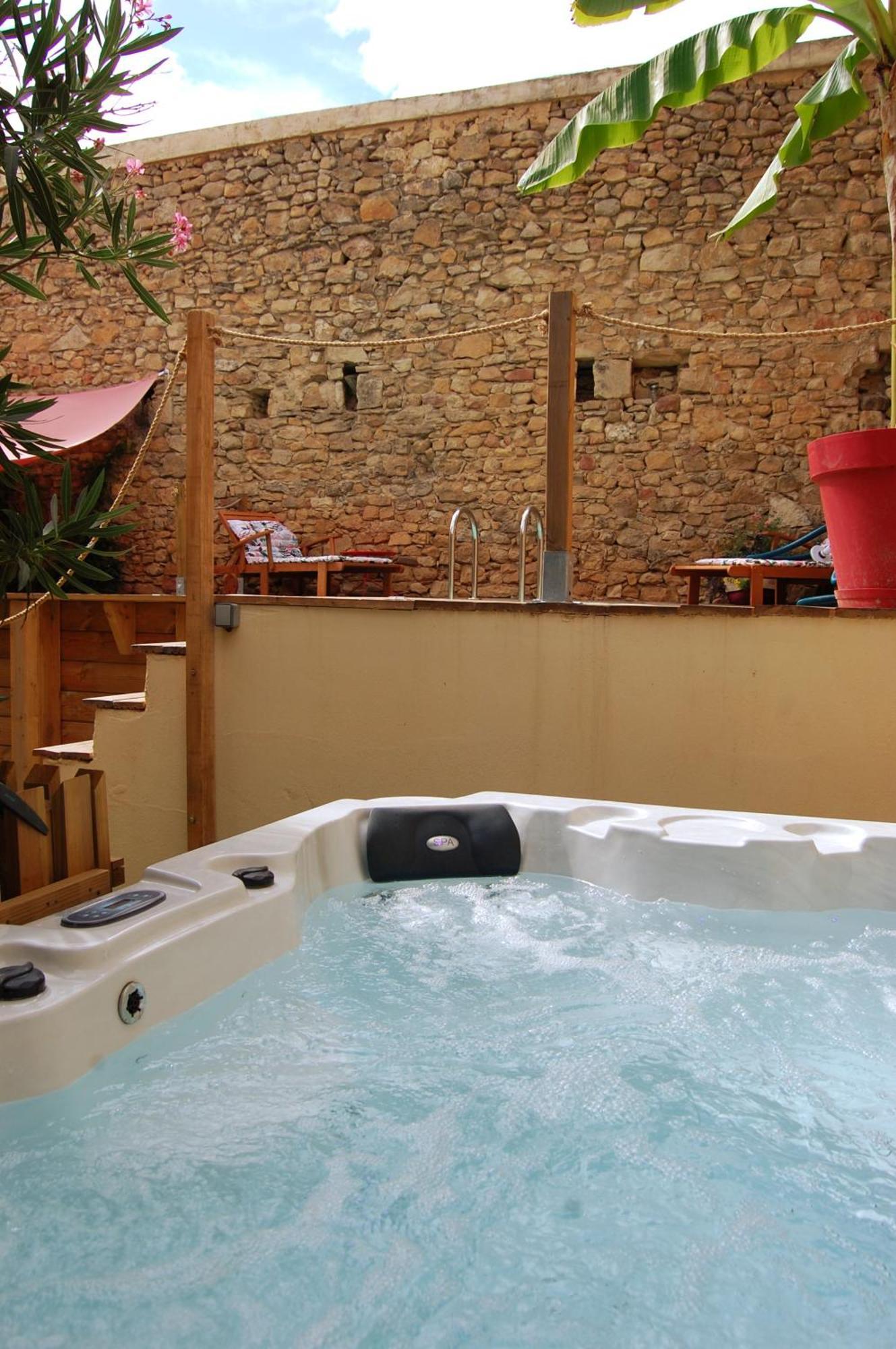 La Bucolique, Chambres Et Jardin D'Hotes Sabran Exteriör bild