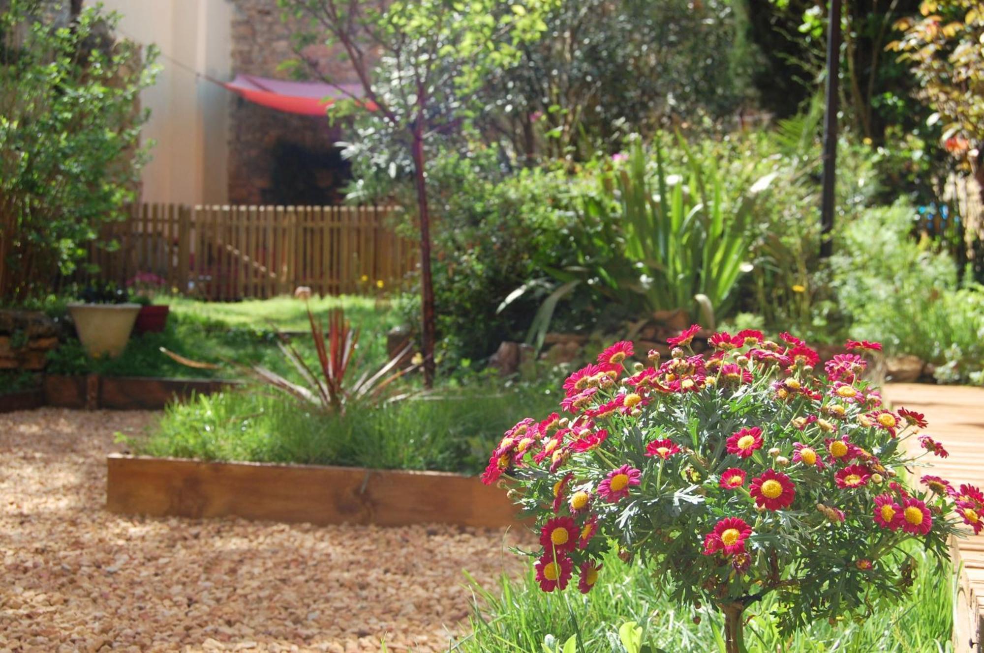La Bucolique, Chambres Et Jardin D'Hotes Sabran Exteriör bild