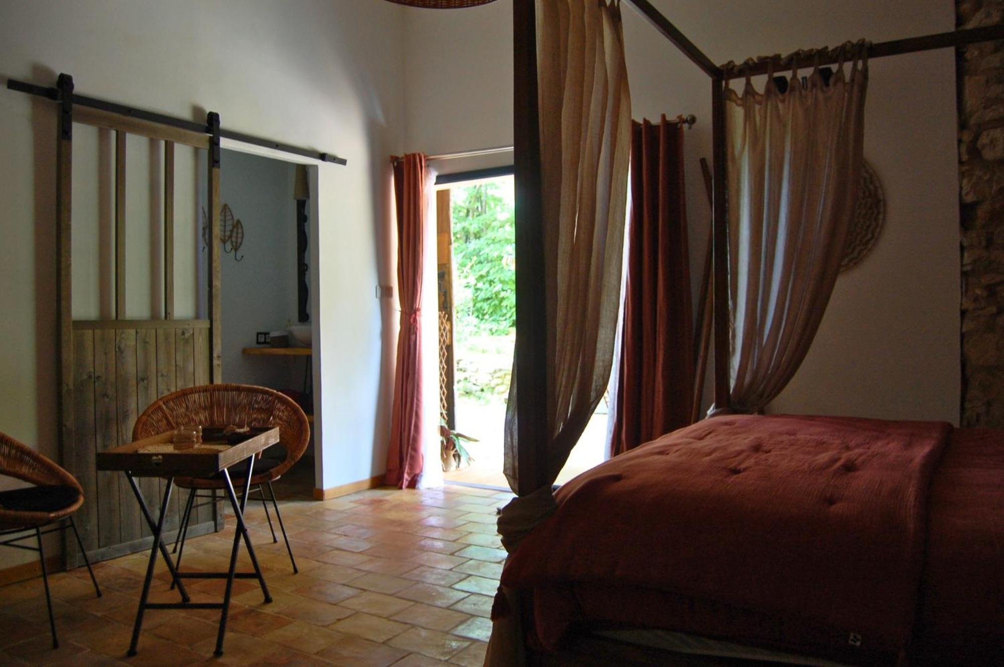 La Bucolique, Chambres Et Jardin D'Hotes Sabran Exteriör bild